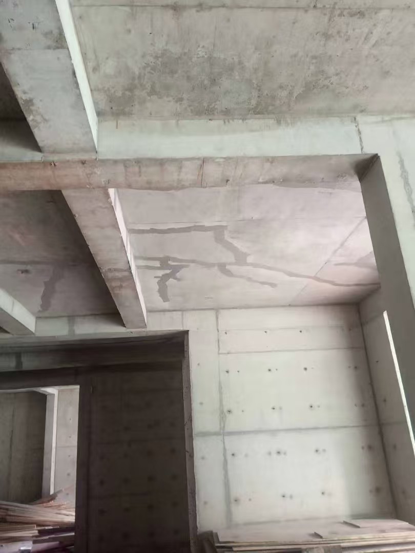 海港房屋顶楼开裂怎么处理